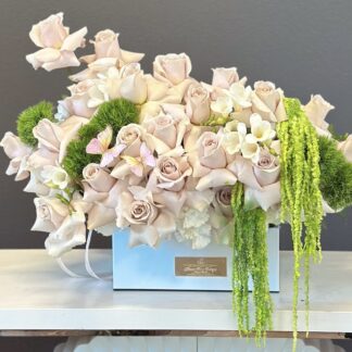 Small Arrangment in Soft Colors