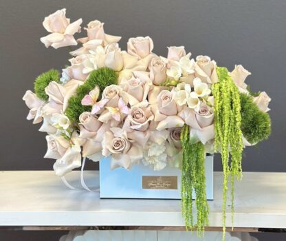 Small Arrangment in Soft Colors