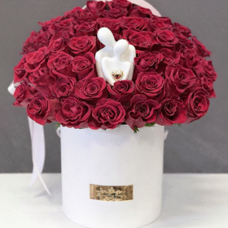 Small Size Red Roses Box with Heart Couple Statue design